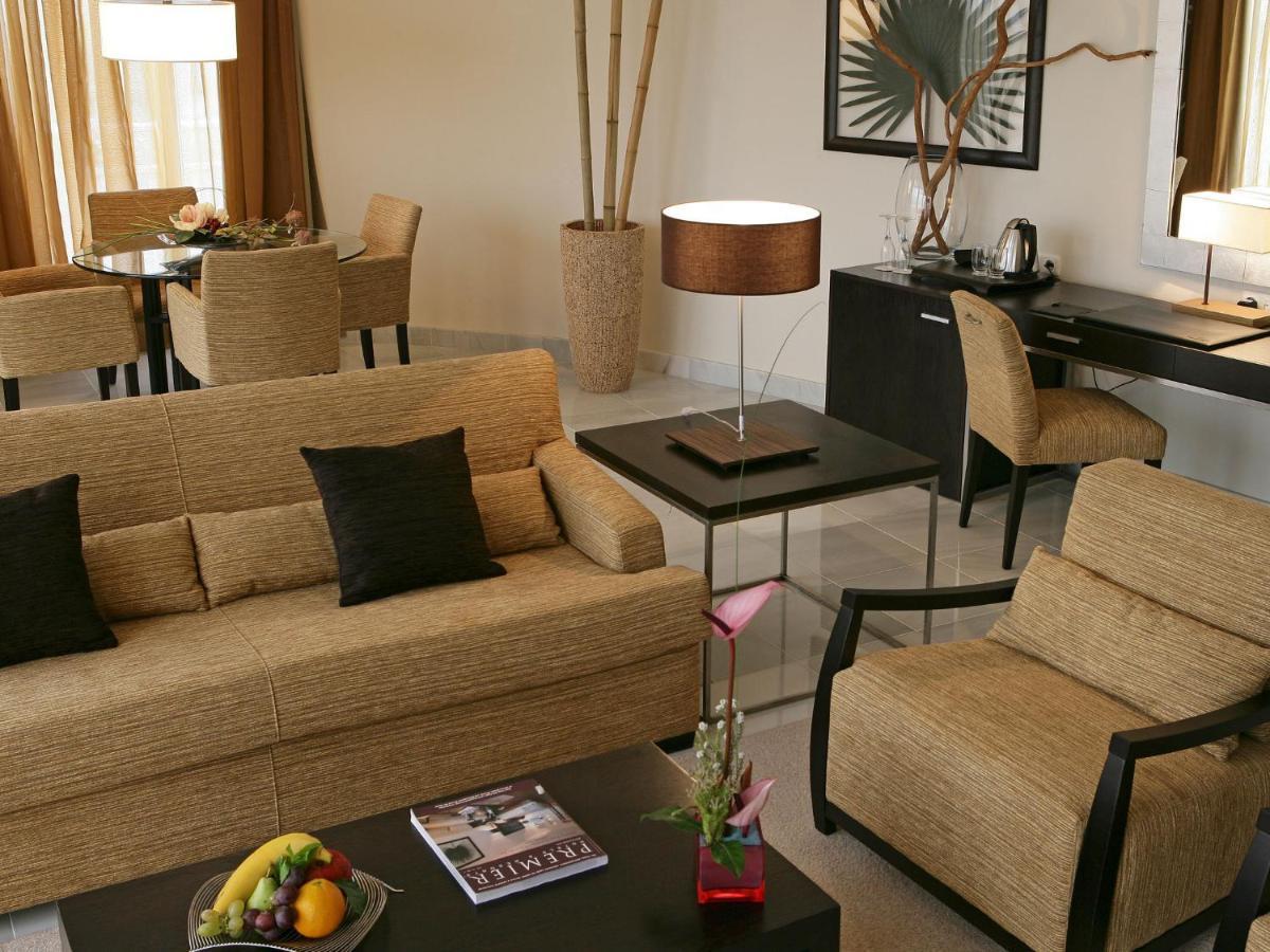 Senator Banus Spa Hotel Estepona Camera foto A suite at the hotel