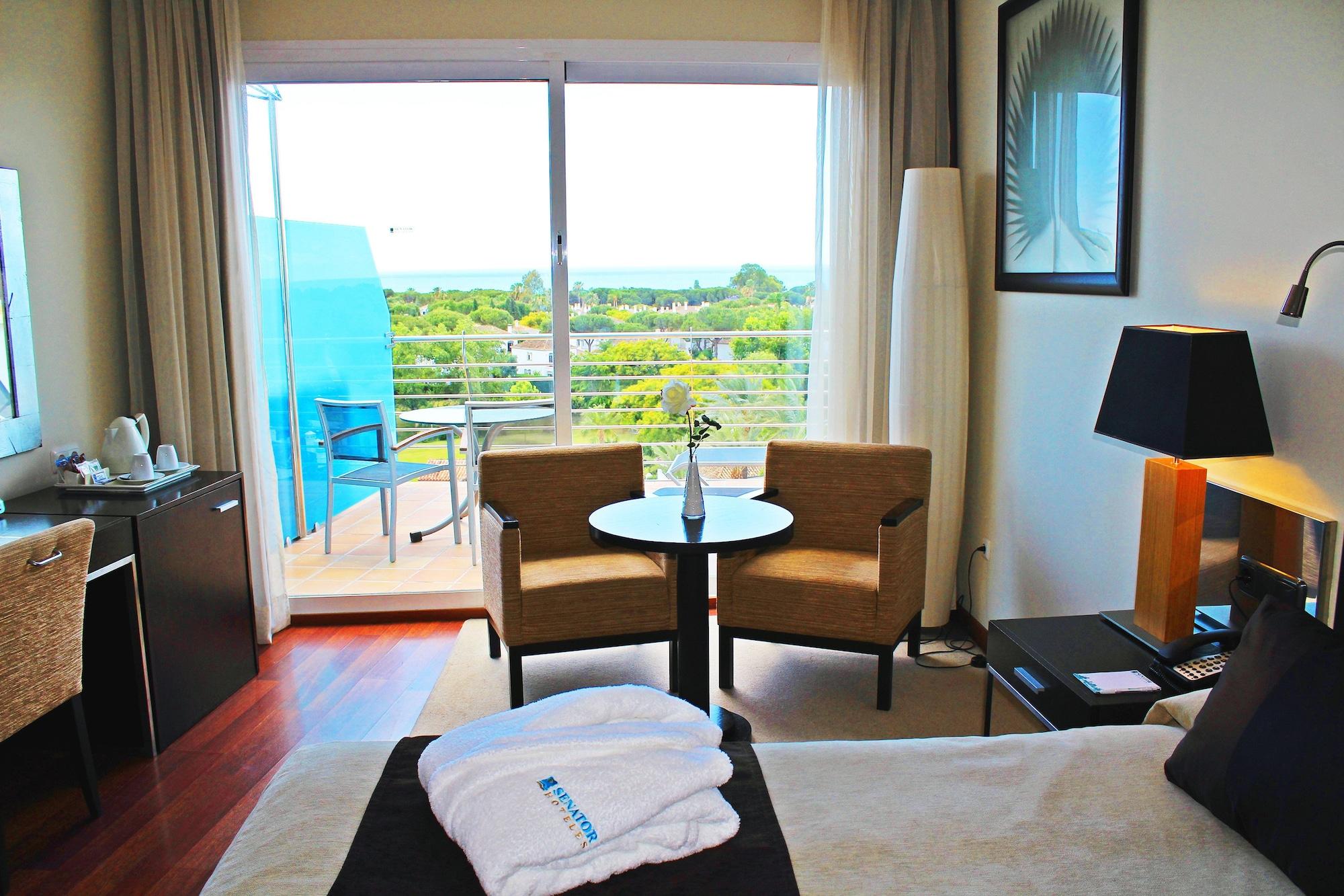 Senator Banus Spa Hotel Estepona Esterno foto A room at the hotel