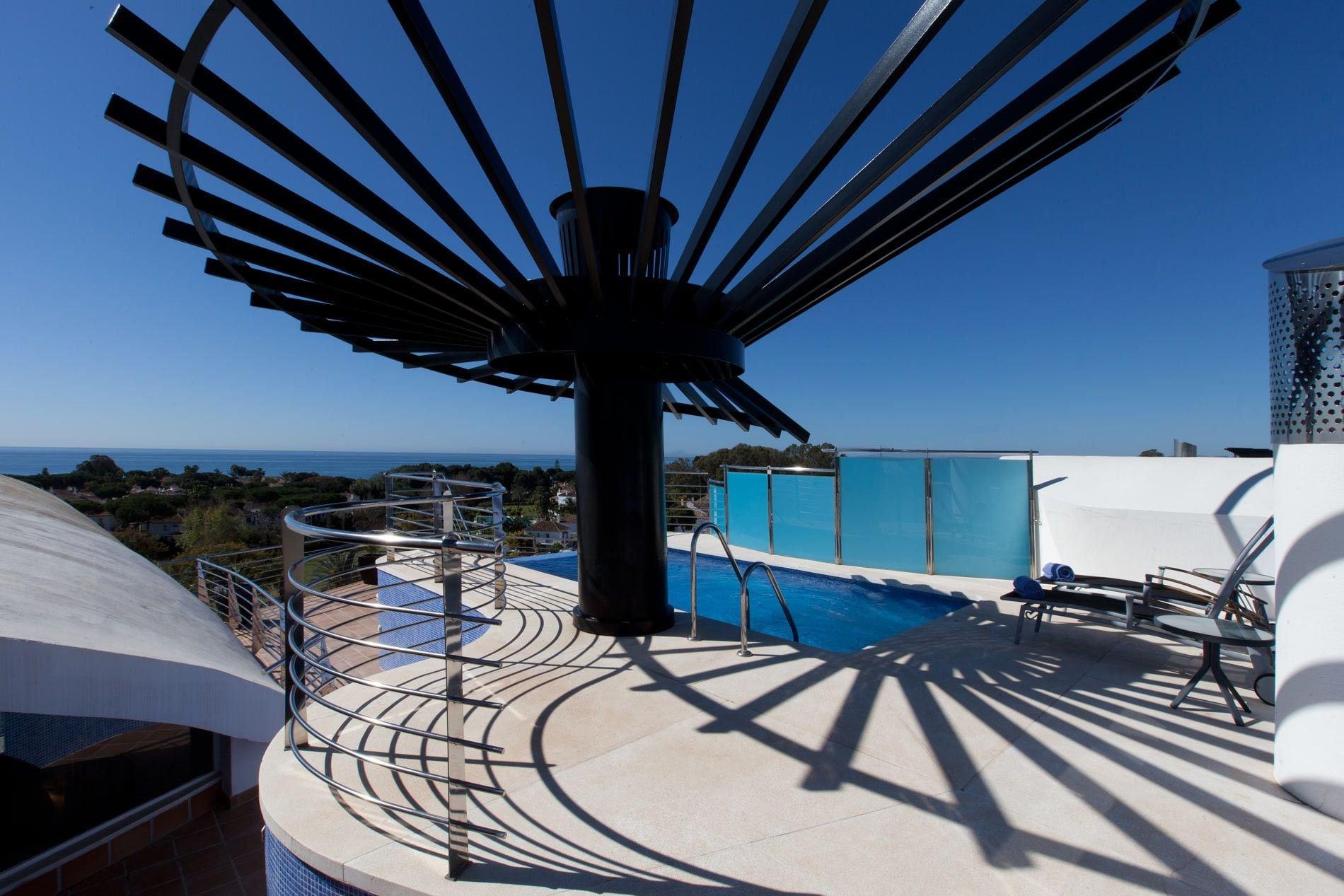 Senator Banus Spa Hotel Estepona Esterno foto The pool at the hotel