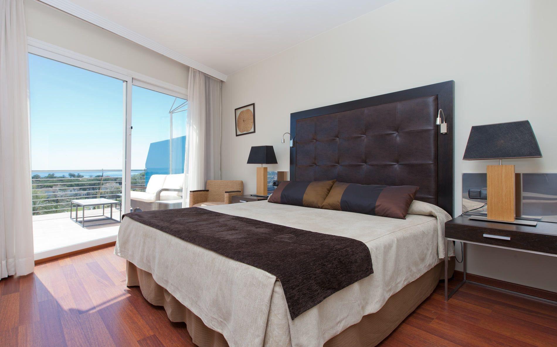 Senator Banus Spa Hotel Estepona Esterno foto A bedroom in a hotel