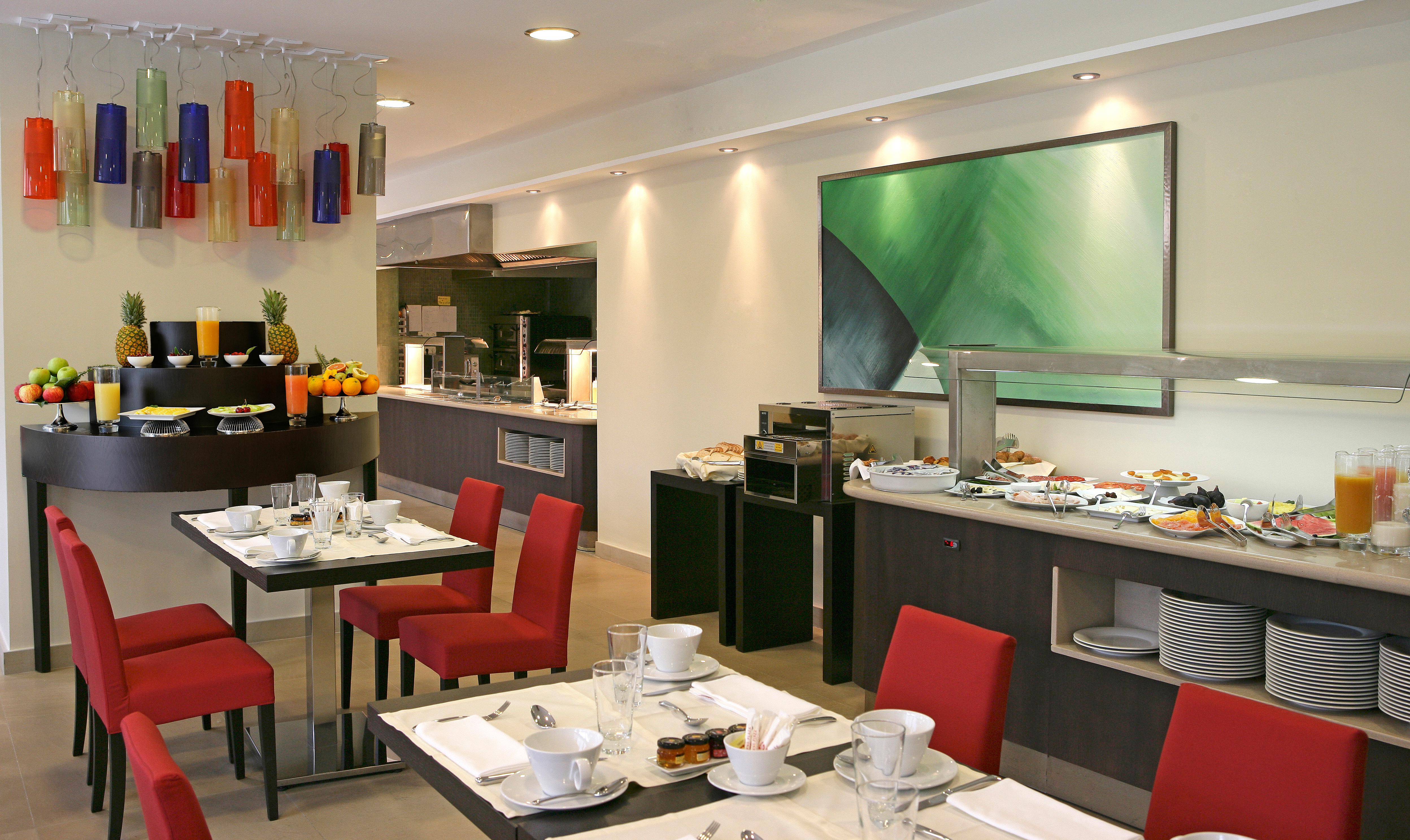 Senator Banus Spa Hotel Estepona Esterno foto The lounge at the airport